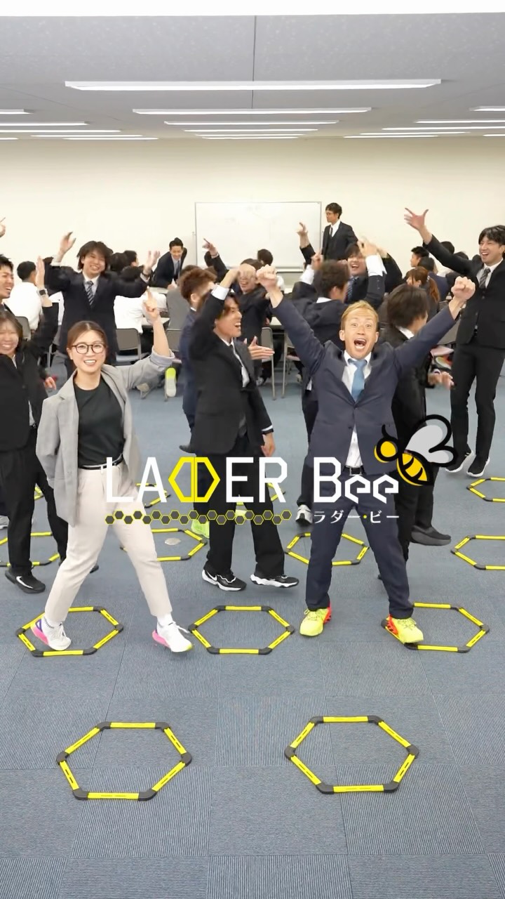 9月version!!🐝⋆*。
⁡
🔸🔸🔸Ladder Bee🔸🔸🔸
⁡
⁡
「全身でビートを刻め」
⁡
ビートに乗れば、身体は動き出す。
大きく、力強く、そしてリズミカルに。
Ladd