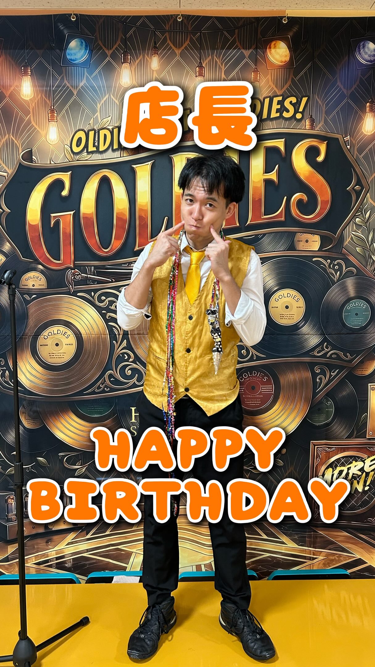 .
先日EJ☆Lightに参加してくださった会員様と一緒に
店長の誕生日祝いをしました🎉

EJ終わりに急いで店長を呼びに行くと
まだ着替え中でした🤣
緊急事態な雰囲気を醸し出し
急いでスタジオに