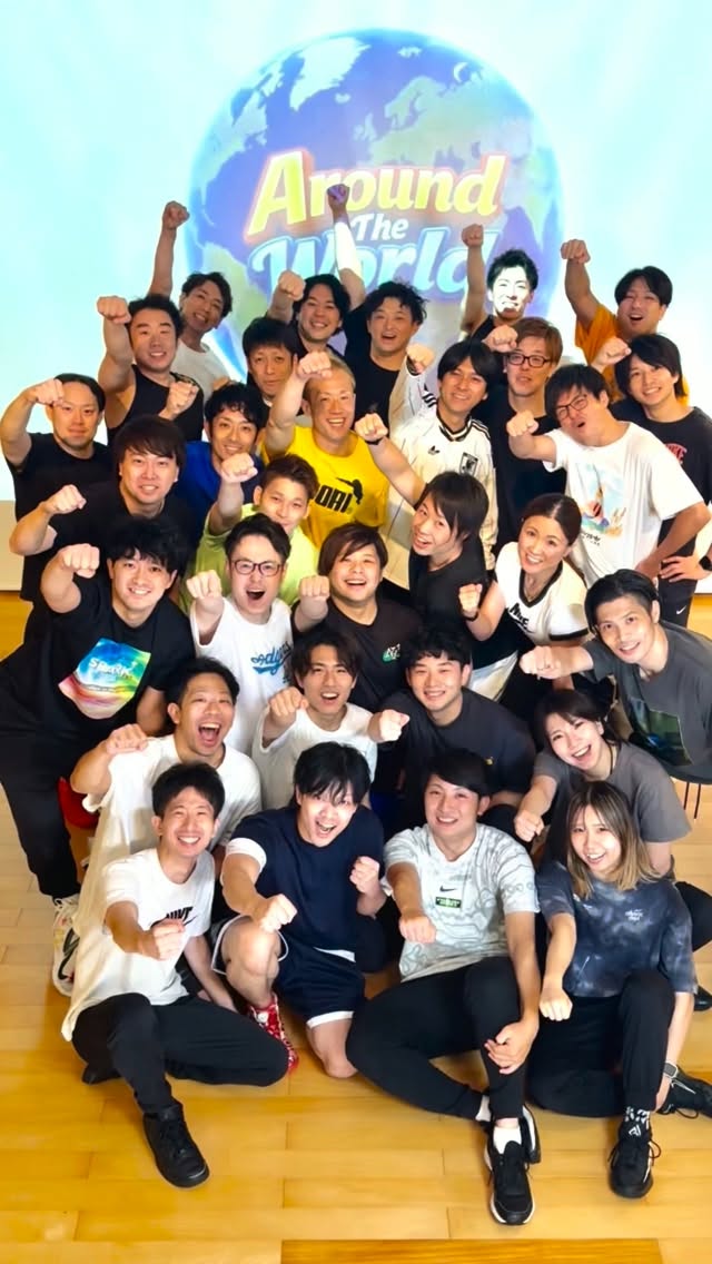 Ladies and Gentlemen、ようこそ「AROUND THE WORLD」へ🛫

当便は、30分間で8カ国の音楽、動き、そして各国の雰囲気をお楽しみいただける、弾丸世界一周ツアープログラ