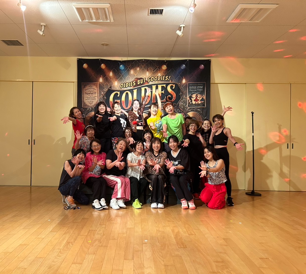 ⁡
初GOLDIESたくさんの方にご参加頂きました〜🪩🕺✨
⁡
「懐かしい！！」「楽しかった！！」
「初めてスタジオ入ったけどまた来ます！」
色んないい声頂けました🥳✨✨✨
⁡
毎週水曜日13: