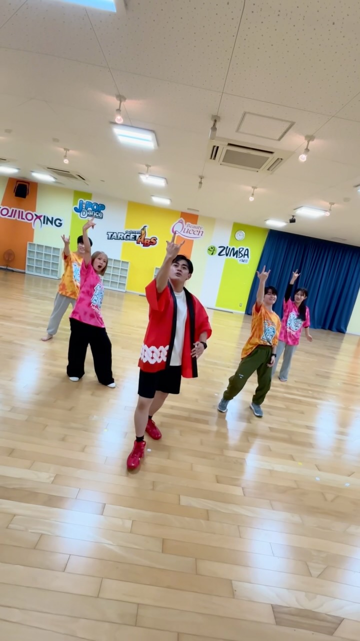 .
こんにちは！
EJ☆Light祭りエディションお楽しみいただけたでしょうか😆
⁡
今回はホリデイオリジナルソング
「ホリデイカーニバル」を踊ってみました✨️💃🕺
⁡
EJ☆Lightのご参加