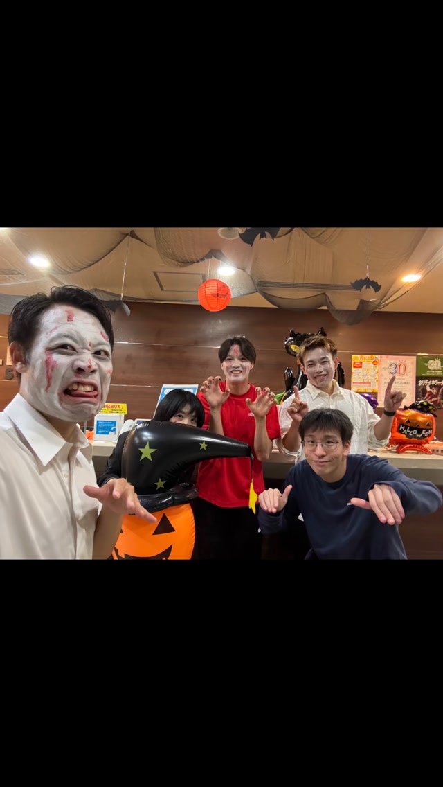 💀💀ホリデイホラーナイト💀💀

涼しくなって来たこの頃ですが…
今年もホリデイホラーナイト開催しました✨
去年よりも装飾も難易度も上がって帰ってきた
ホラーナイト👻👻
去年に引き続き参加し
